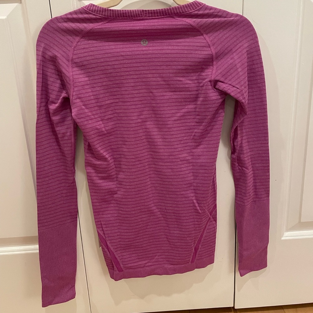 Lululemon swiftly tee - Picture 2 of 3